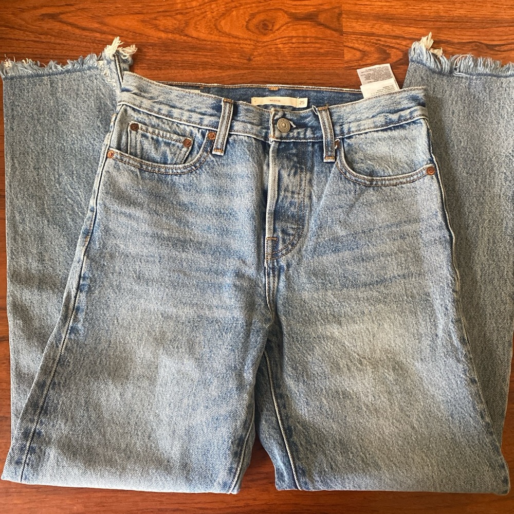 Levi’s Wedgie